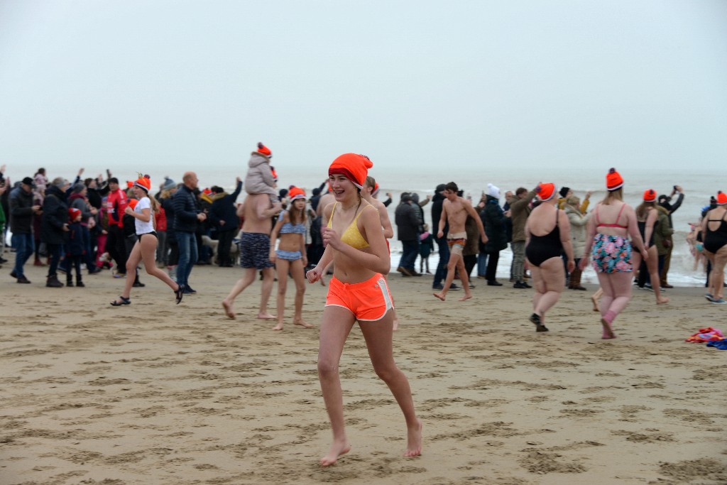 ../Images/Nieuwjaarsduik Noordwijk 2020 067.jpg